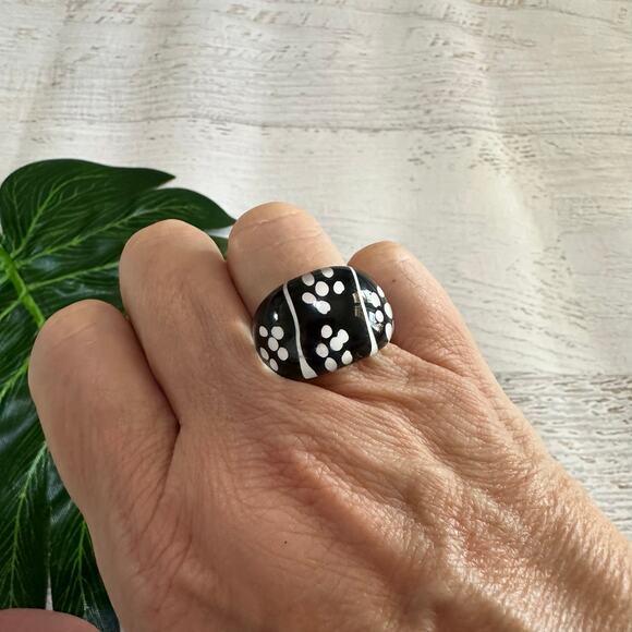 BOGO FREE BLACK WHITE DOTTED RING RETRO - Picture 1 of 7